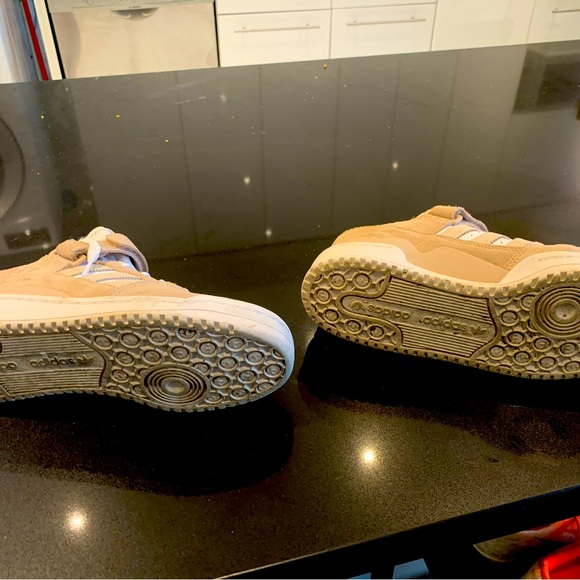 Adidas Low Forum W8.5 or M7 - Picture 3 of 3